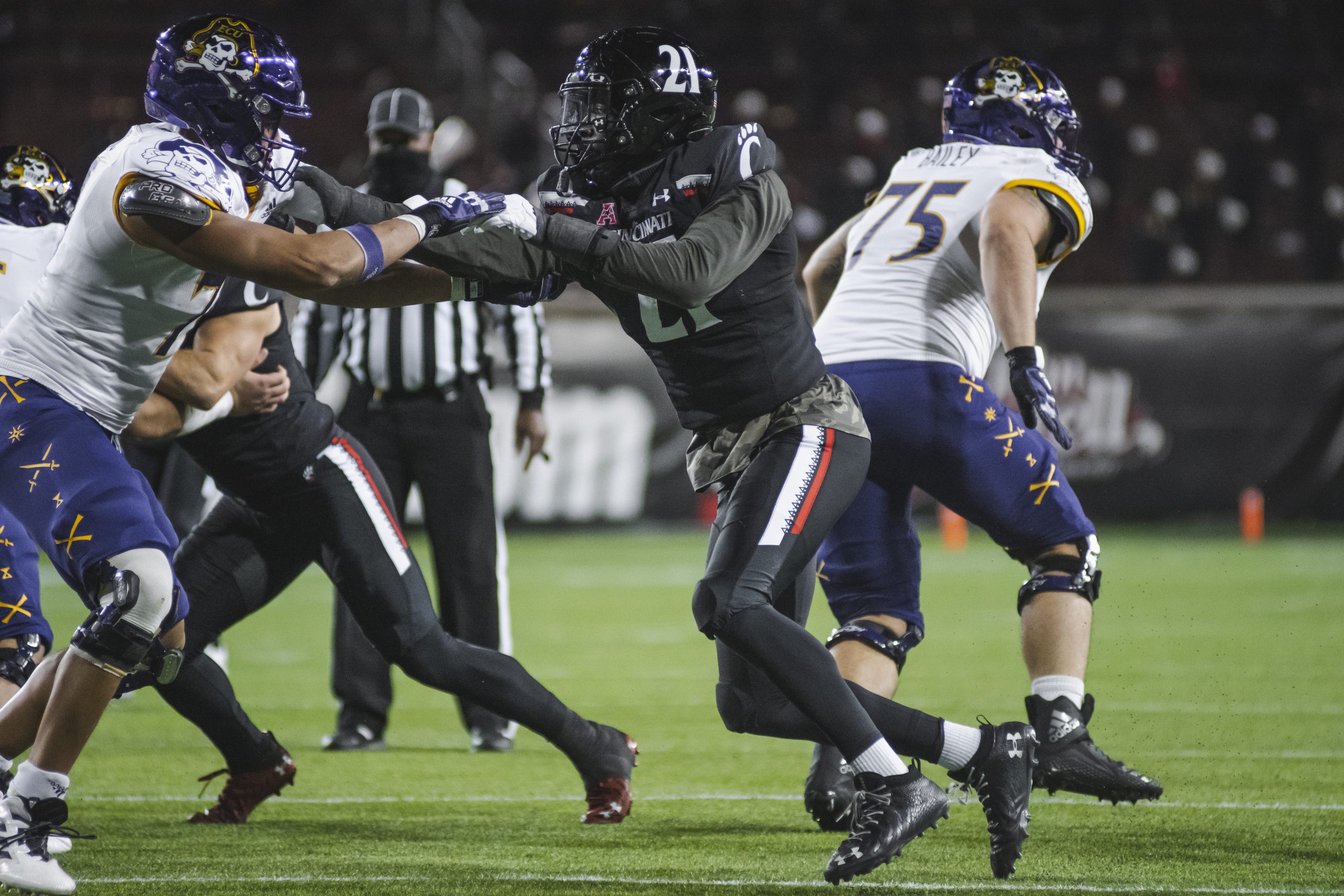 Bearcats DE Myjai Sanders named semifinalist for Bednarik Award – The Front  Office News