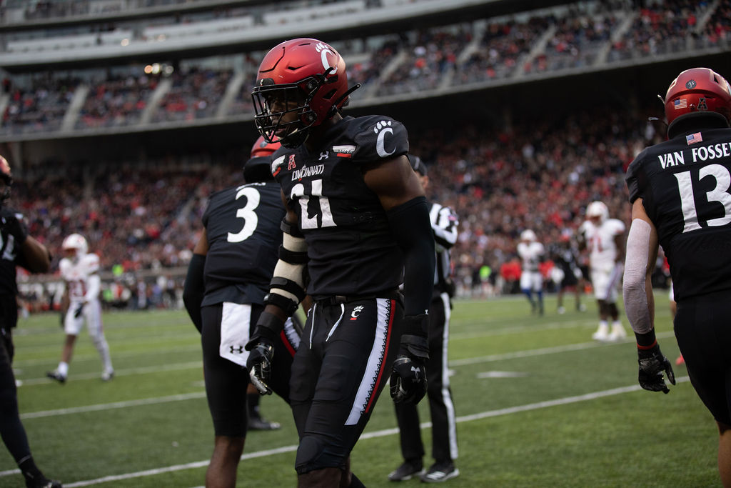 Report: Myjai Sanders Declaring for NFL Draft - All Bearcats